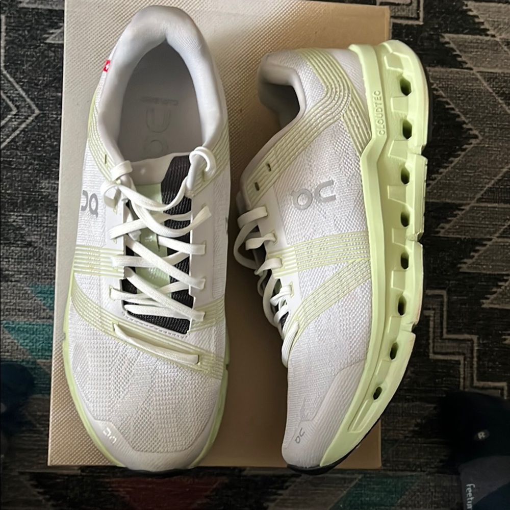 On Running W’s Cloudgo size 9